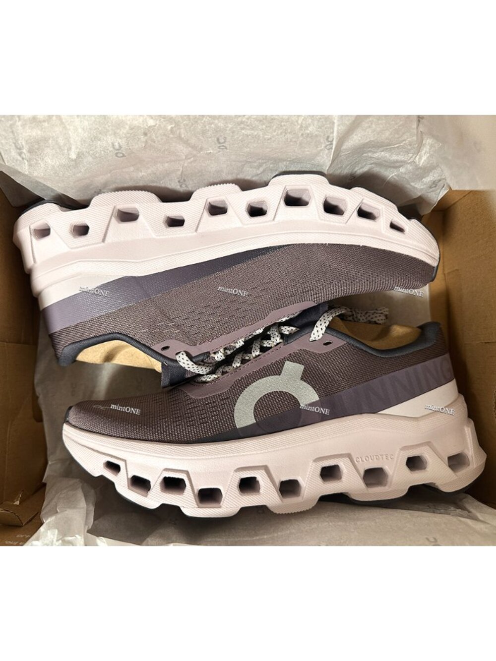 NEW On Cloud Cloudmonster 1 Lily Sneaker size 6 - Picture 2 of 6